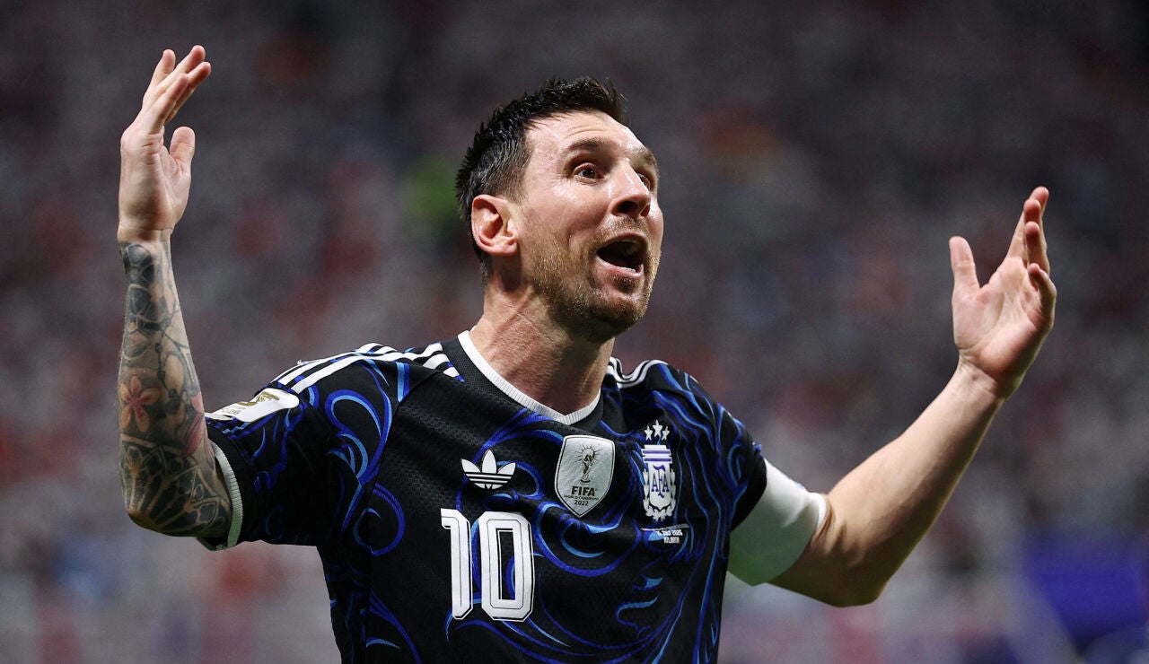 Leo Messi en el partido contra Inglaterra