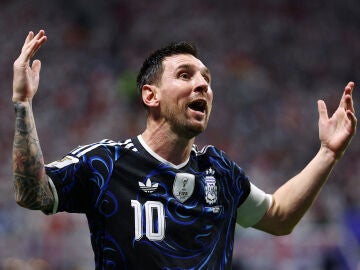Leo Messi en el partido contra Inglaterra