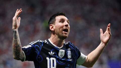 Leo Messi en el partido contra Inglaterra