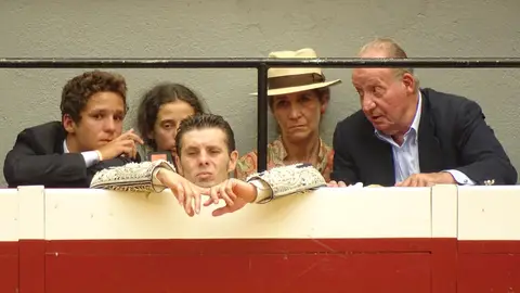 Familia real disfrutando de una jornada de toros Familia real disfrutando de una jornada de toros