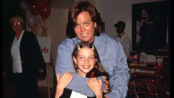 Rosie O'Donnell y Michelle Trachtenberg en la premiere de Harriet the Spy en 1996 Rosie O'Donnell y Michelle Trachtenberg en la premiere de Harriet the Spy en 1996