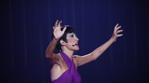 Paula Koops actúa en la gran final