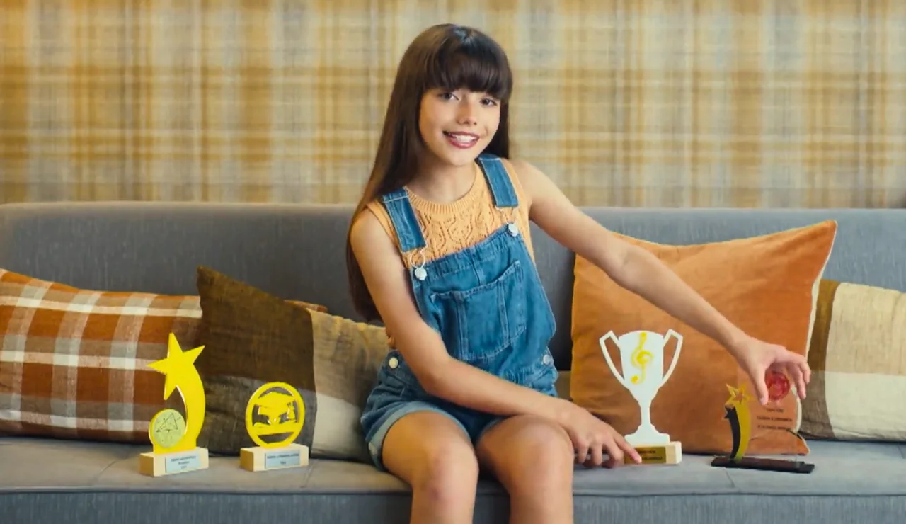 Amanda Cárdenas en Padre no hay más que uno, la serie