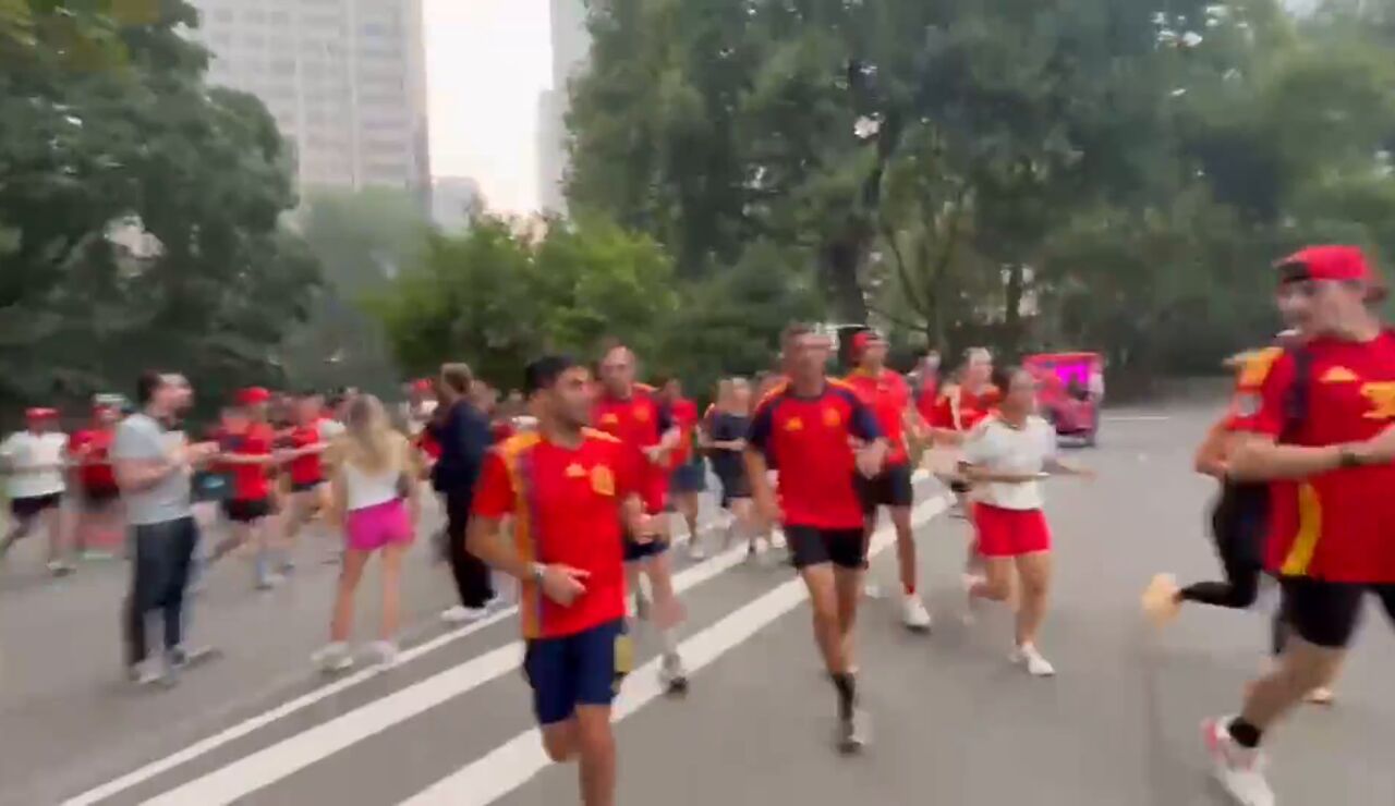 Corren en Nueva York por La Roja