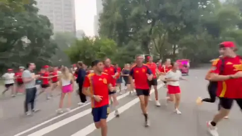 Corren en Nueva York por La Roja Corren en Nueva York por La Roja