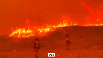 El incendio de Orés (Zaragoza) sigue activo y 5 municipios siguen desalojados El incendio de Orés (Zaragoza) sigue activo y 5 municipios siguen desalojados