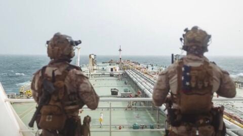 EEUU destruye la torre de vigilancia naval del puerto iran&iacute; de Chabahar, al sureste de Ormuz