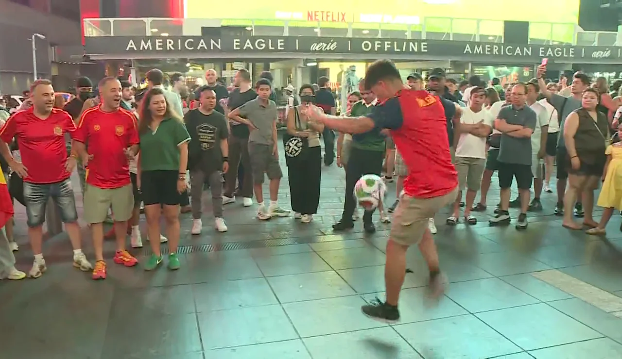 Lamine Yamal inspira al freestyler Diego Piquera en Times Square
