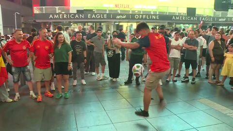 Lamine Yamal inspira al freestyler Diego Piquera en Times Square
