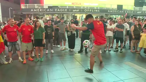 Lamine Yamal inspira al freestyler Diego Piquera en Times Square Lamine Yamal inspira al freestyler Diego Piquera en Times Square