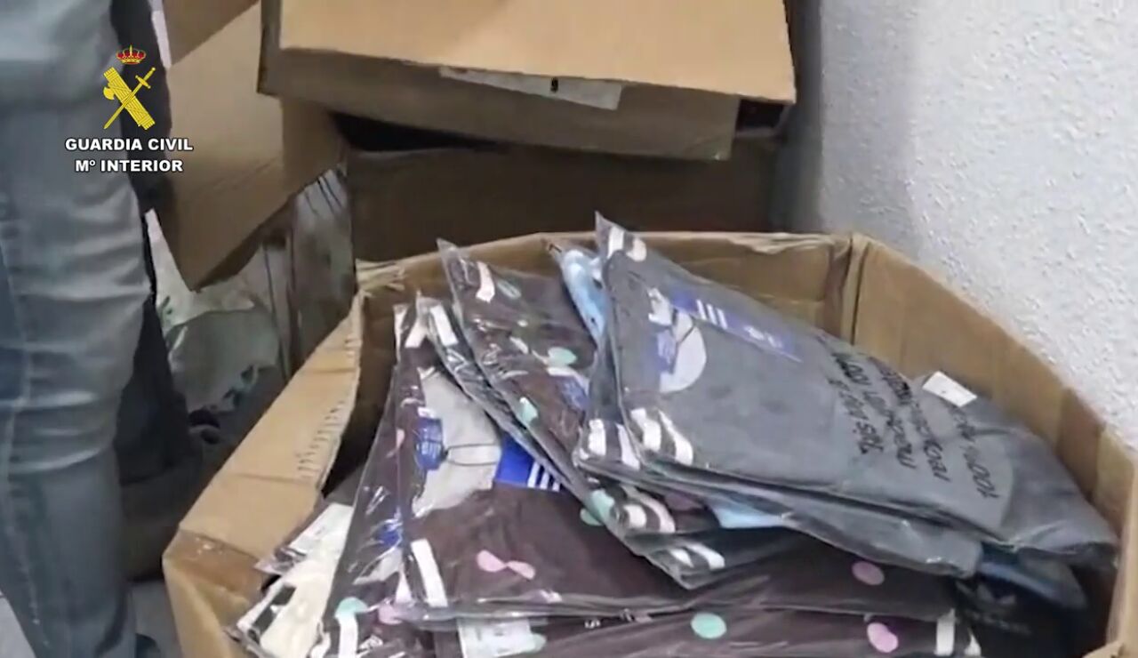M&aacute;s de 2.600 art&iacute;culos intervenidos en un punto de distribuci&oacute;n de productos falsificados en Huelva