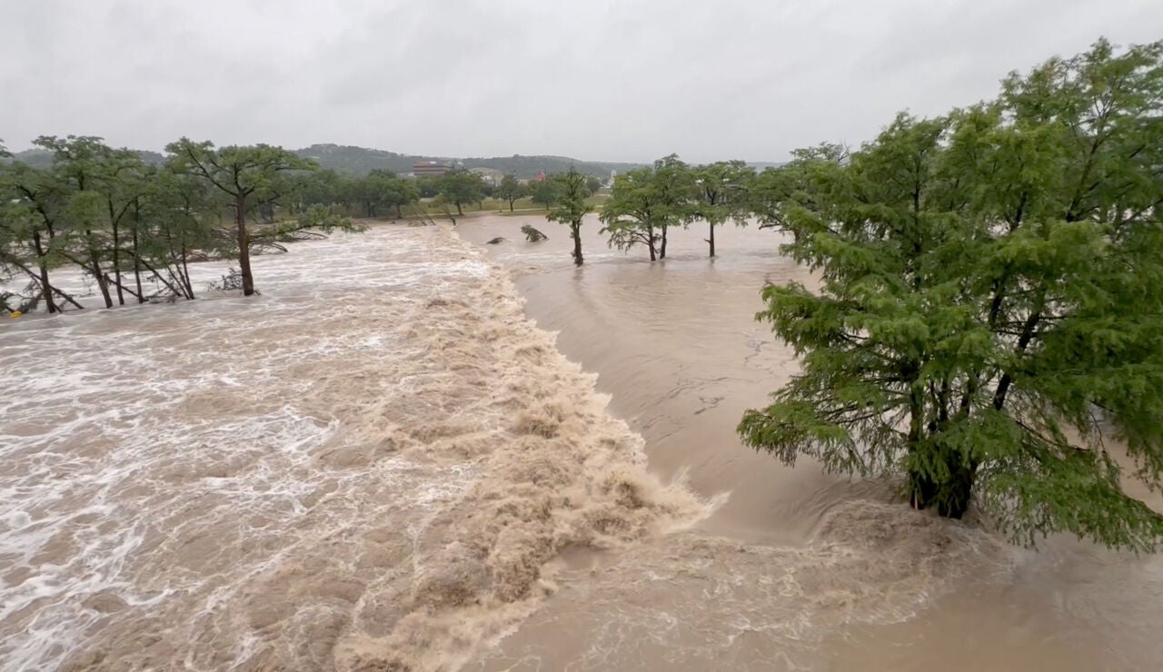 Las lluvias torrenciales en Texas dejan dos muertos y una estela de destrucci&oacute;n 