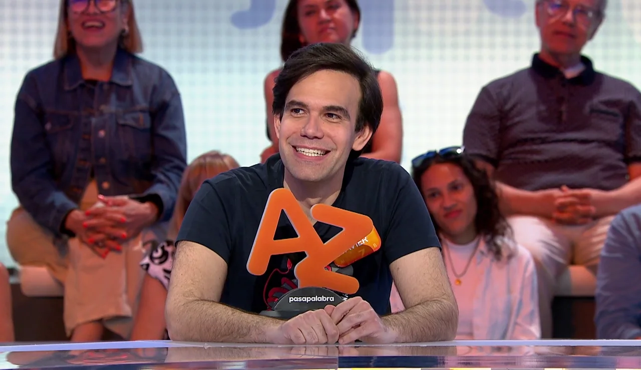 Javier consigue ganar en La Pista al recordar la canción... ¡con su versión en italiano!