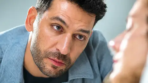Berrak entra en coma y Serhat se queda sin la única respuesta que necesita: muy pronto, el Secreto Berrak entra en coma y Serhat se queda sin la única respuesta que necesita: muy pronto, el Secreto