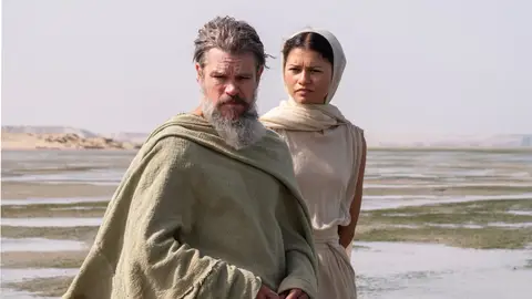 Matt Damon y Zendaya en La odisea Matt Damon y Zendaya en La odisea