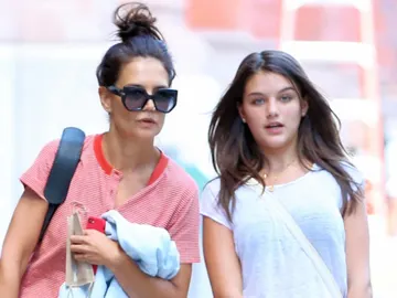 Katie Holmes y su hija Suri Katie Holmes y su hija Suri