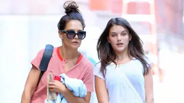 Katie Holmes y su hija Suri Katie Holmes y su hija Suri