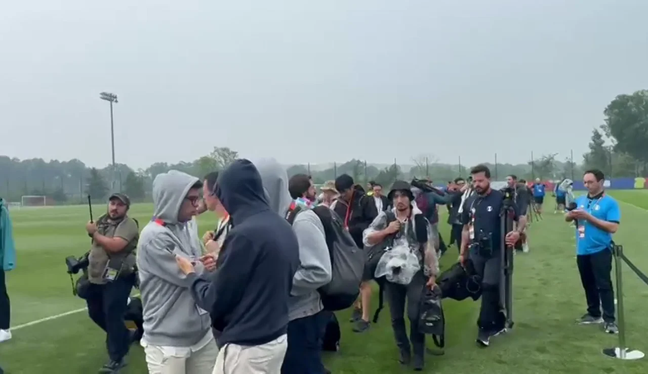 La tormenta obliga a suspender el último entrenamiento de España previo a la final
