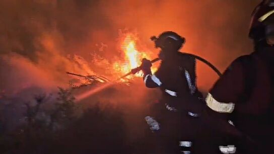  &Uacute;ltima hora de los incendios en Espa&ntilde;a en directo: El incendio de Guadalajara ha afectado ya a 5.400 hect&aacute;reas y aumentan las evacuaciones