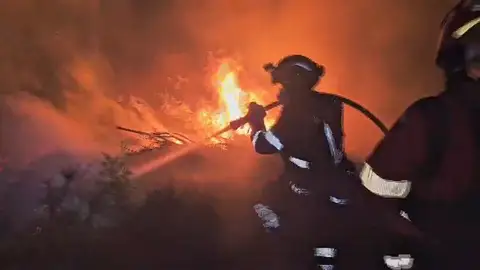 Última hora de los incendios en España en directo: El incendio de Guadalajara ha afectado ya a 5.400 hectáreas y aumentan las evacuaciones Última hora de los incendios en España en directo: El incendio de Guadalajara ha afectado ya a 5.400 hectáreas y aumentan las evacuaciones