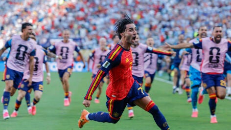 Ferran Torres celebra su gol en la final del Mundial