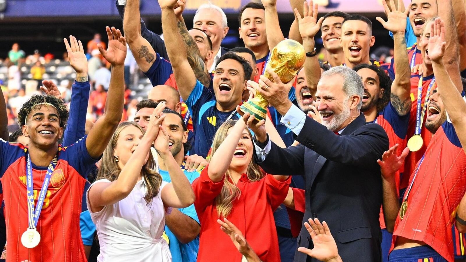 La Familia Real celebra junto a los jugadores con una explosión de alegría la victoria de España en el Mundial