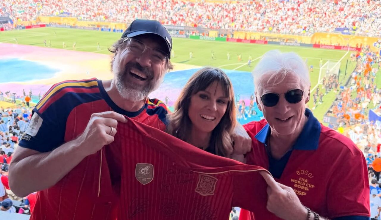 Javier Bardem, Alejandra Silva y Richard Gere en la final del Mundial