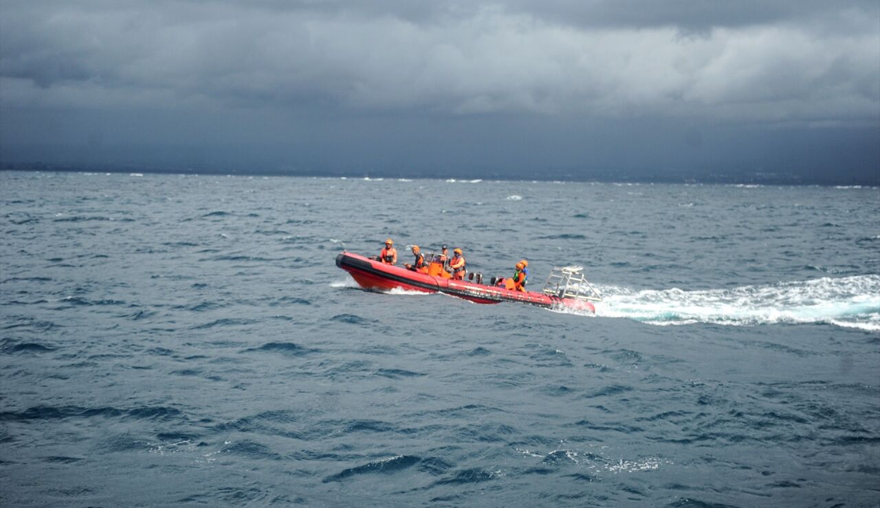 Equipos de rescate en Indonesia.