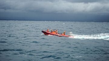 Equipos de rescate en Indonesia.