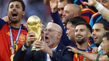 Luis de la Fuente con la Copa del Mundo