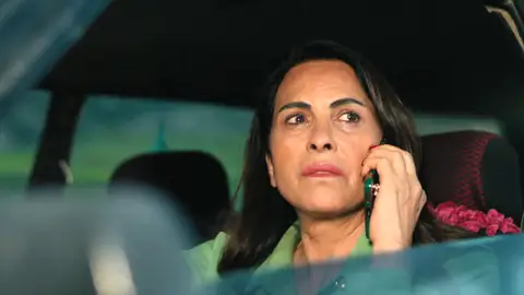 Fikriye se despide de Alya y Cihan antes de desaparecer: "Os dejo en manos de Dios" Fikriye se despide de Alya y Cihan antes de desaparecer: "Os dejo en manos de Dios"
