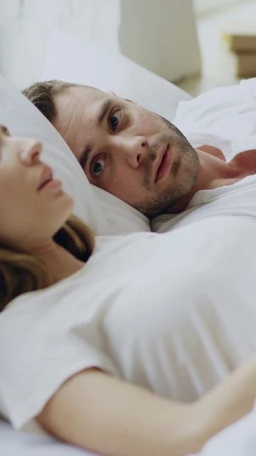 Pareja en la cama Pareja en la cama