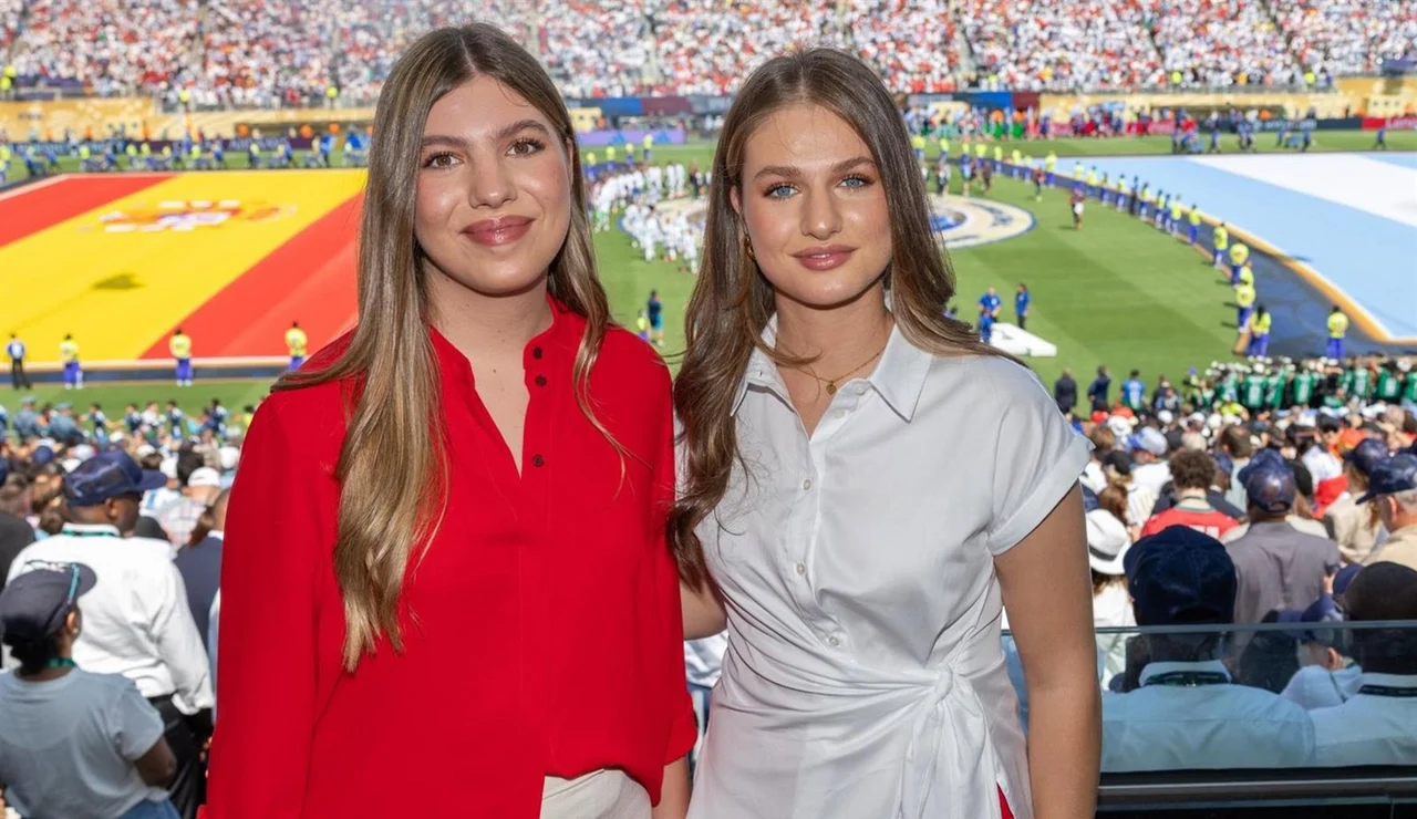 La infanta Sofía y la princesa Leonor en la final del Mundial 2026