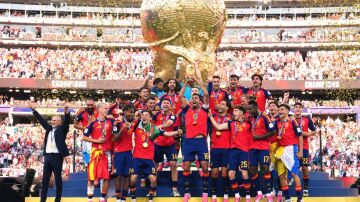 Rodri levantando la Copa del Mundo