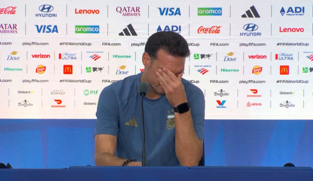El entrenador de la selecci&oacute;n argentina, Lionel Scaloni, rompe a llorar tras la derrota de Argentina en la final del Mundial 2026 ante Espa&ntilde;a.