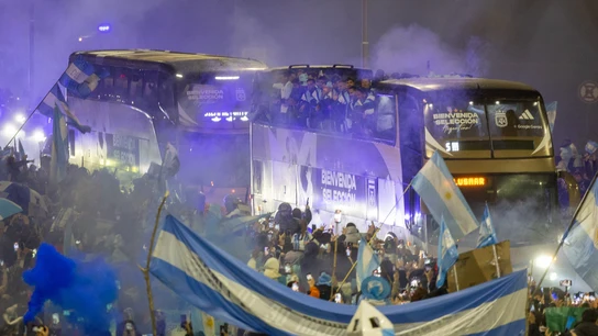 Aficionados reciben a los jugadores de la selección de Argentina, luego de su participación en el Mundial de la FIFA 2026, en Buenos Aires (Argentina) Aficionados reciben a los jugadores de la selección de Argentina, luego de su participación en el Mundial de la FIFA 2026, en Buenos Aires (Argentina)
