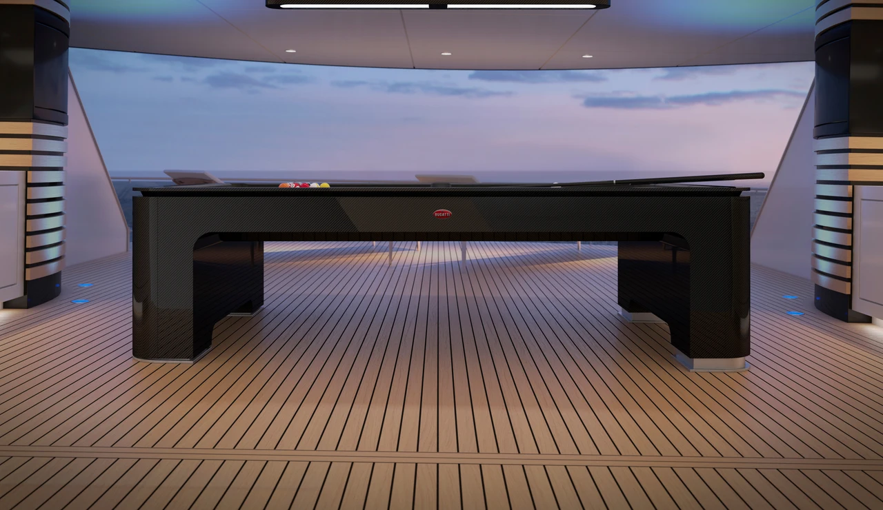 Bugatti creó una mesa de billar para yates que compensa el movimiento de las olas