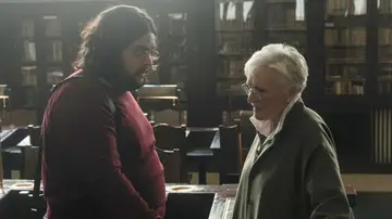 Glenn Close y Carlos González en La bola negra Glenn Close y Carlos González en La bola negra