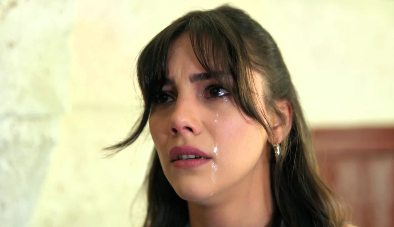 "¡Estoy embarazada!": Zerrin confirma que espera un hijo de Kaya delante de Demir