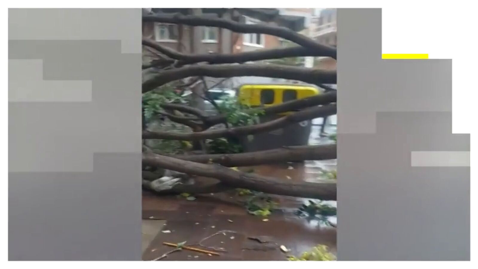 Un reventón térmico siembra el caos en una avenida de L'Hospitalet