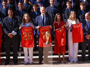 La Selección española junto a la familia real La Selección española junto a la familia real