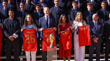 La Selección española junto a la familia real La Selección española junto a la familia real