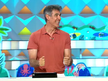 Un titular muy loco deja sorprendidos a todos los concursantes de La ruleta de la suerte Un titular muy loco deja sorprendidos a todos los concursantes de La ruleta de la suerte