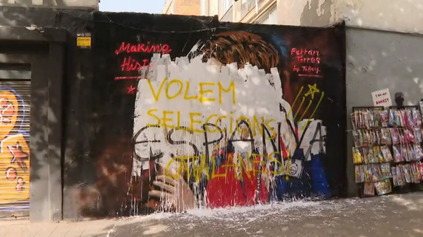 Vandalizan el mural dedicado a Ferran Torres en Barcelona Vandalizan el mural dedicado a Ferran Torres en Barcelona