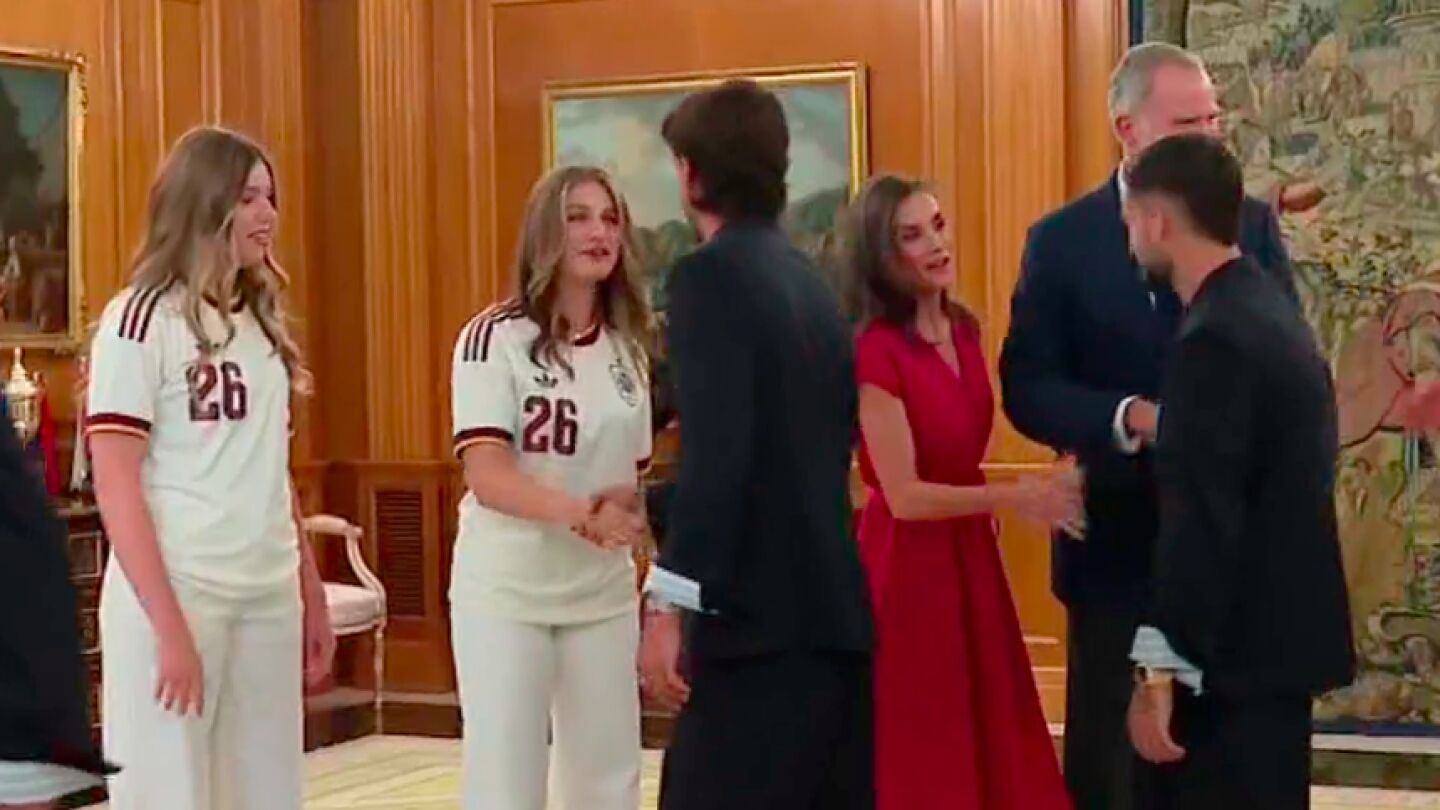 El saludo entre la princesa Leonor y Ferran Torres
