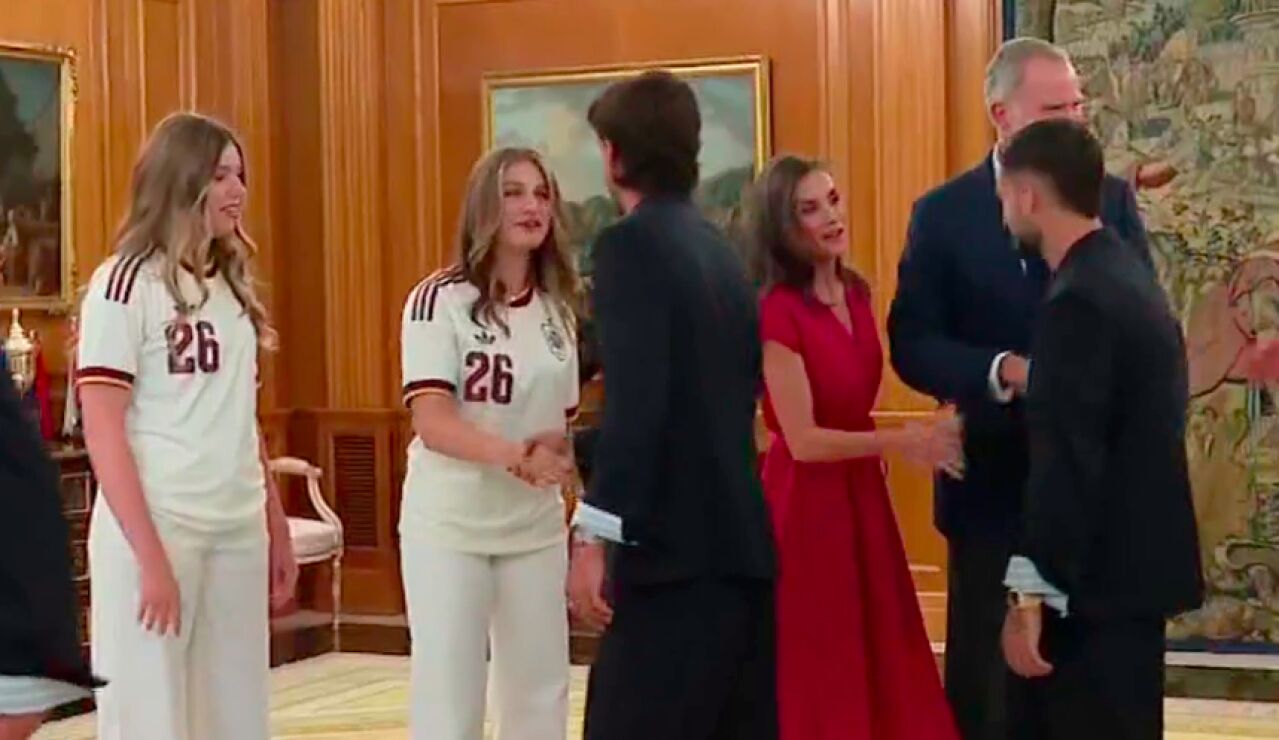 El saludo entre la princesa Leonor y Ferran Torres