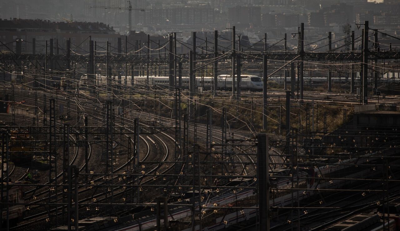 V&iacute;as de la estaci&oacute;n de Atocha-Almudena Grandes
