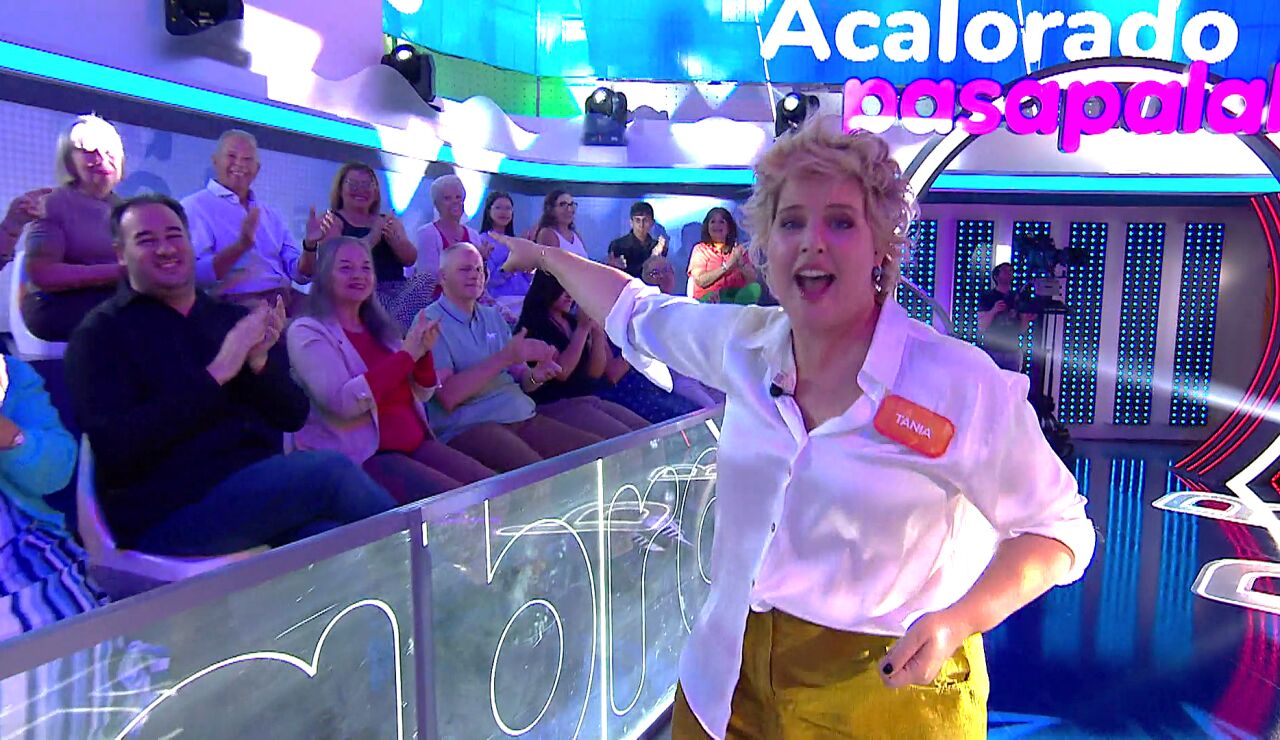 Tania Llasera lo da todo al ritmo de 'Acalorado' tras ganar su duelo en La Pista contra &Oacute;scar Higares 
