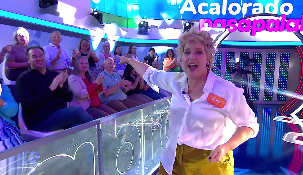 Tania Llasera lo da todo al ritmo de 'Acalorado' tras ganar su duelo en La Pista contra Óscar Higares