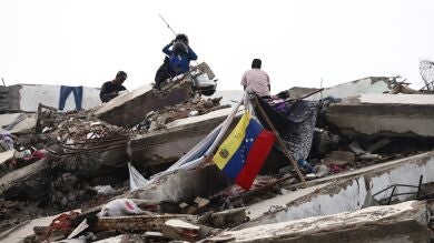  Venezuela sigue buscando víctimas entre los escombros un mes después del terremoto